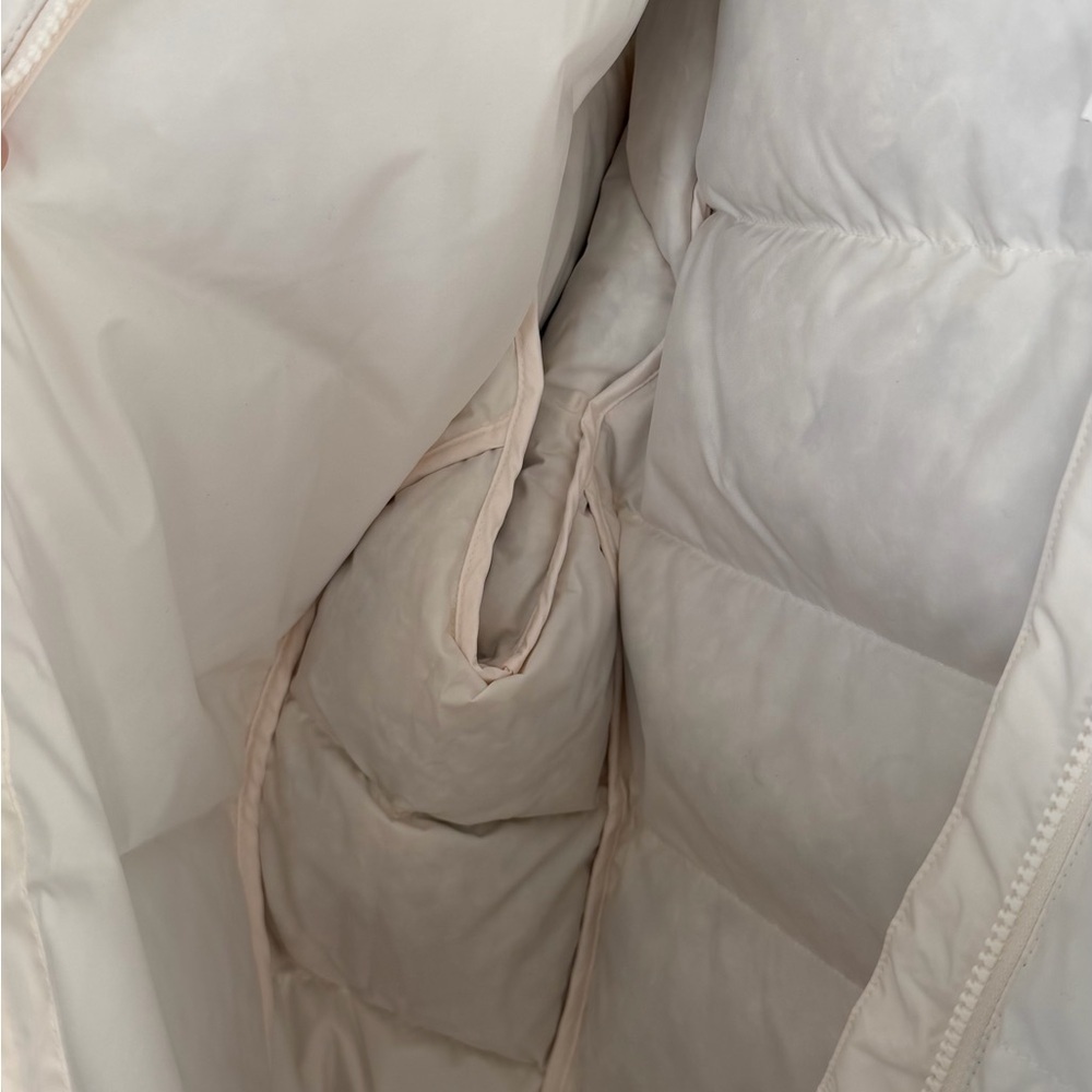 The North Face Women's Gotham Jacket in White Dune - Picture 10 of 12